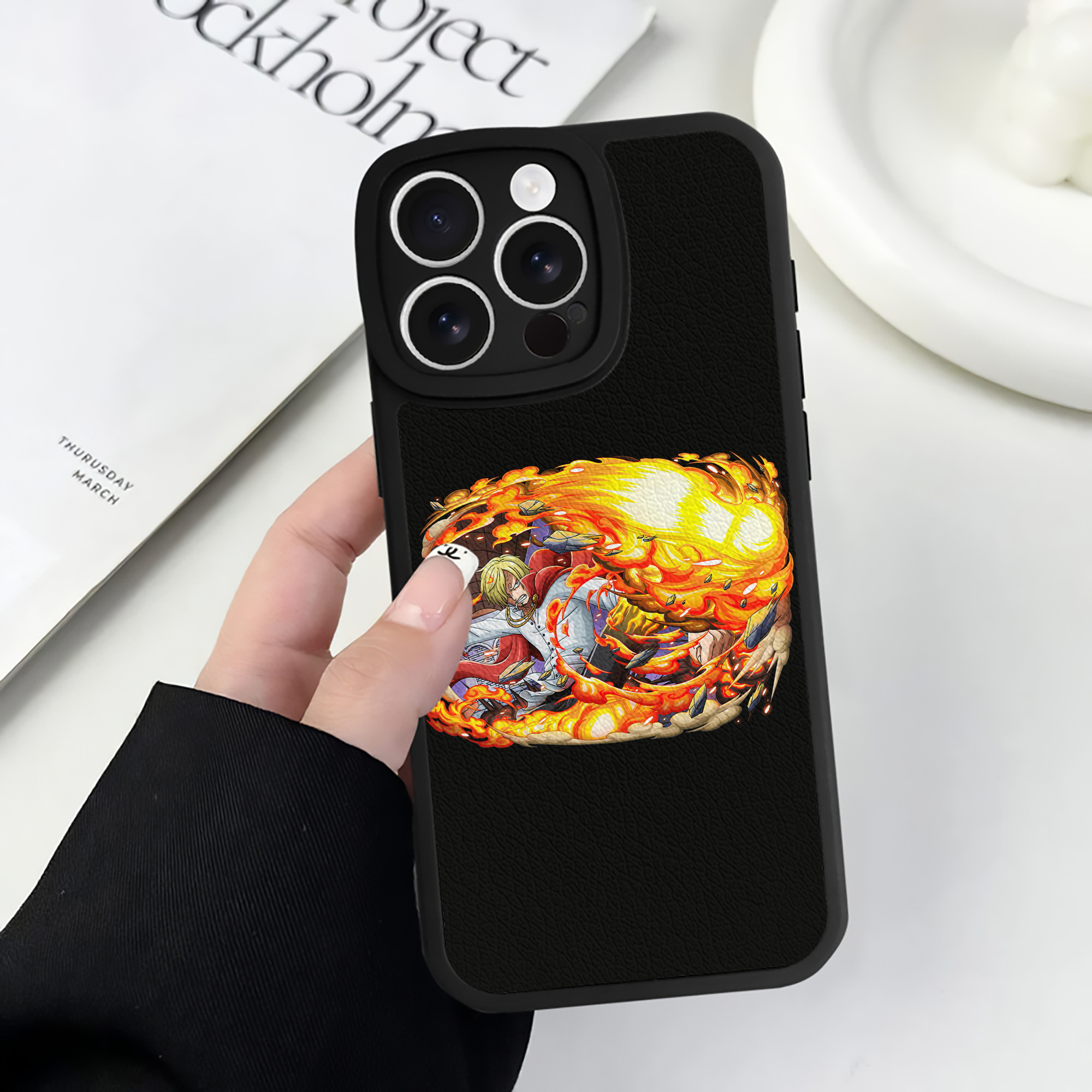 （画像用） ワンピース サンジ ONE PIECE Sanji 【iPhone 16シリーズ対応】シリコンスマホケース（レザー調） 材質：シリコン
